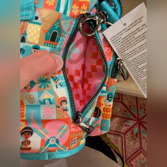 NEW 2024 Disney Parks Lug Huggie Bag Water Bottle Holder It’s A Small World - Picture 6 of 7